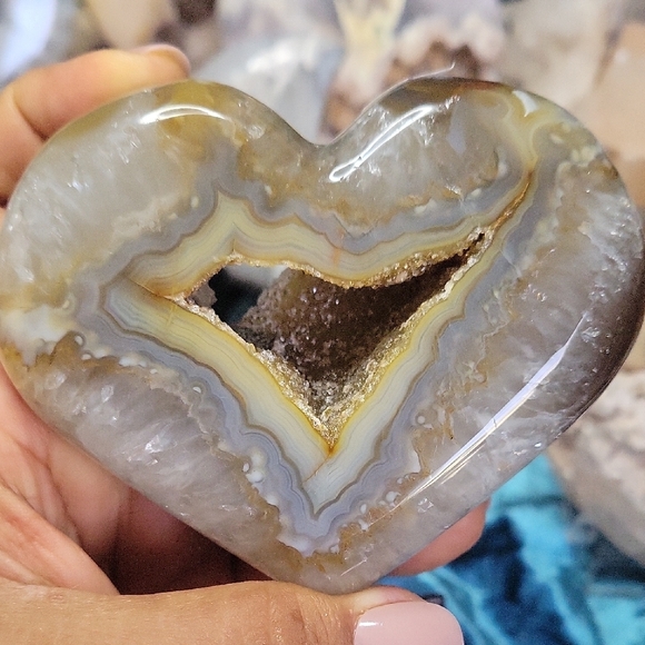 Stunning Natural Agate Druzy Heart on Stand - Picture 1 of 9